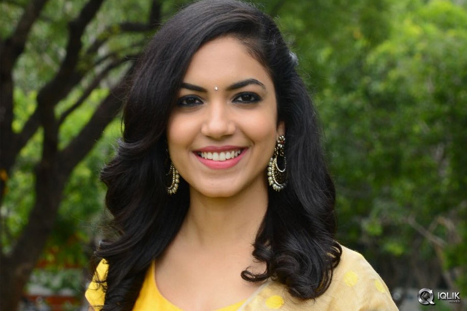 Ritu-Varma-At-Pelli-Chupulu-Movie-Abhinandhana-Sabha